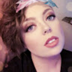 Meet your Posher, Adrienne